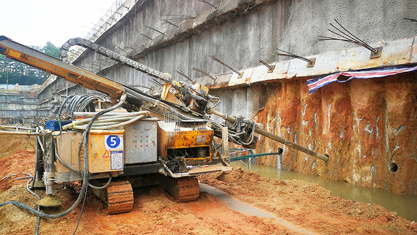 打錨索機(jī).jpg